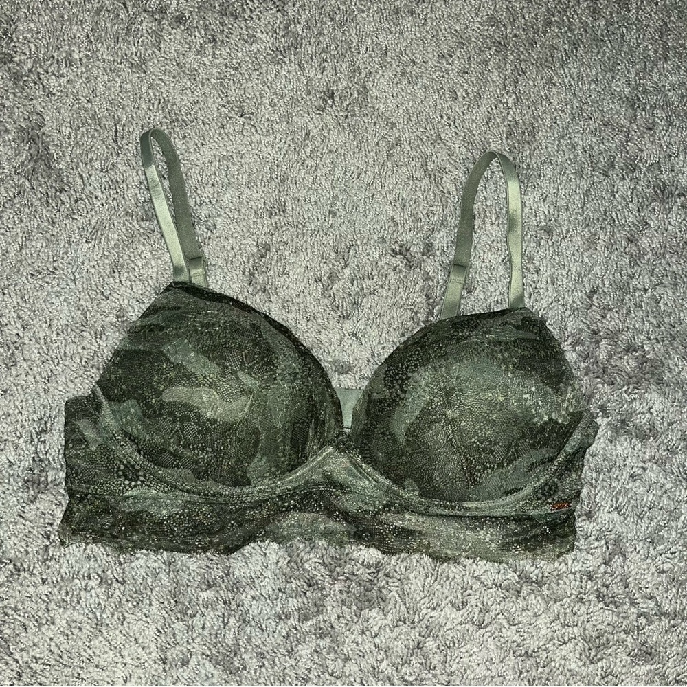 Victoria’s Secret pink bra